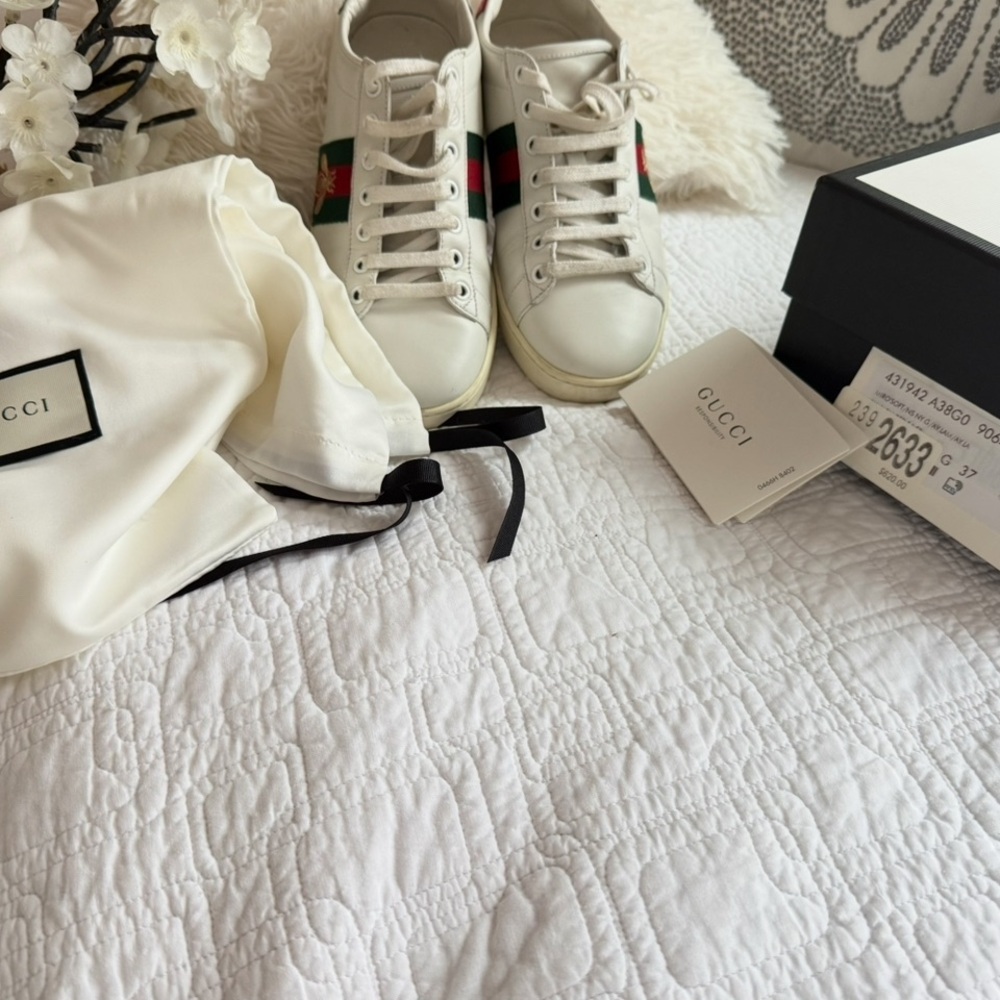 Gucci White and Green Sneakers with Red Accents - Picture 7 of 9